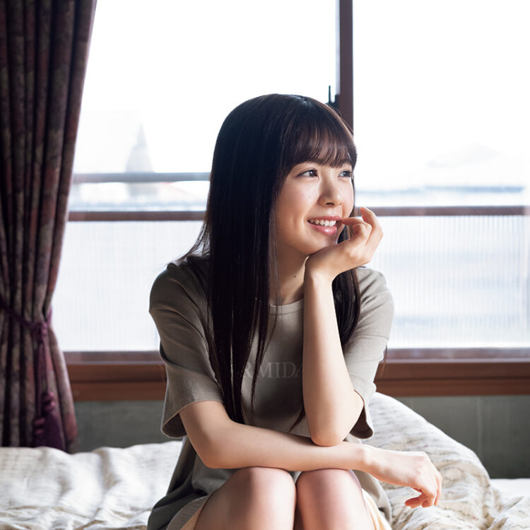 乃木坂46 筒井あやめ、白肌&美脚まぶしいグラビアを