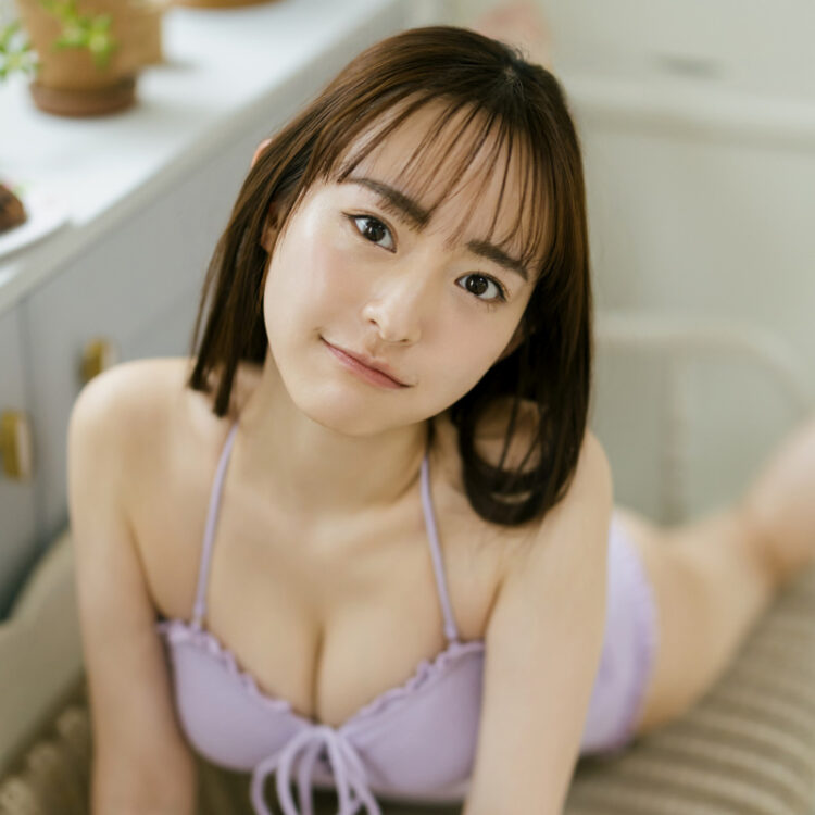 高崎かなみ、魅惑のプリンセスグラビアを披露!