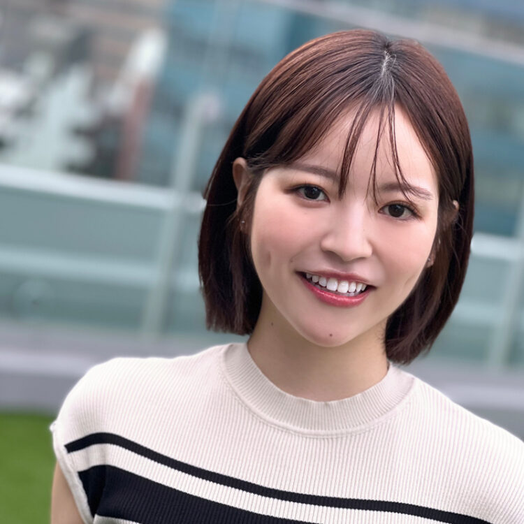 【小森ほたるちゃんが編集部にやってきた!】SNS総フォロワー数70万! TikTok発の神スタイル美女!