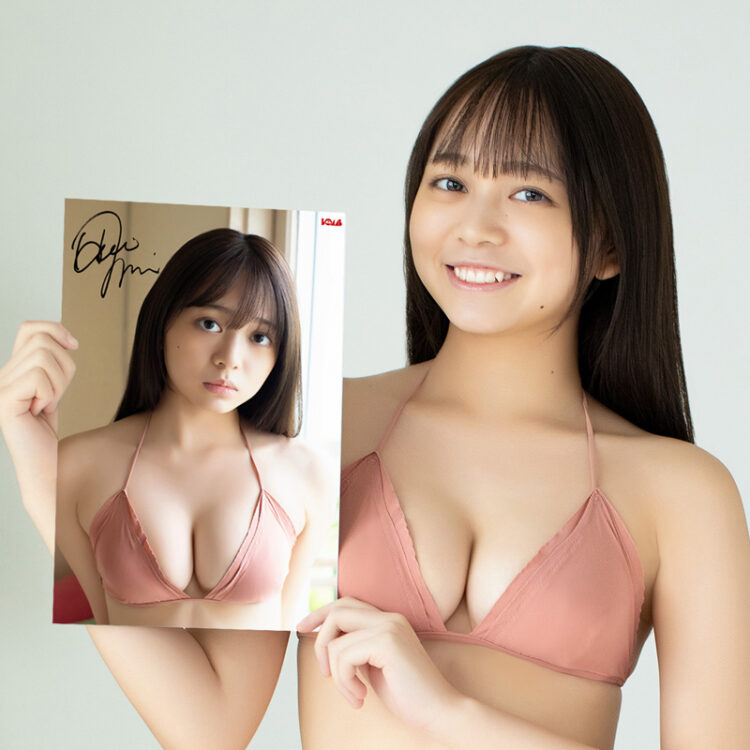 蓬莱舞サイン入りビッグ生写真付きボム水着別冊発売決定! 予約受付中!!