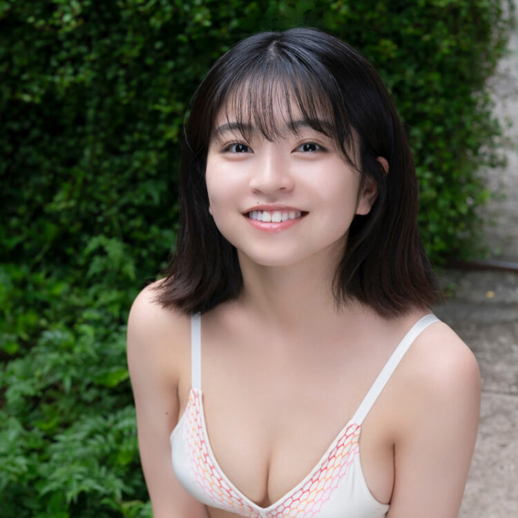 アプガ2佐々木ほのか、元気いっぱい笑顔が全開!キュートな白ビキニで健康ボディを披露!!