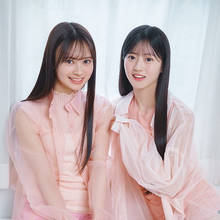 AKB48新センター八木愛月&注目研究生・伊藤百花が幻想的な美麗グラビアを披露