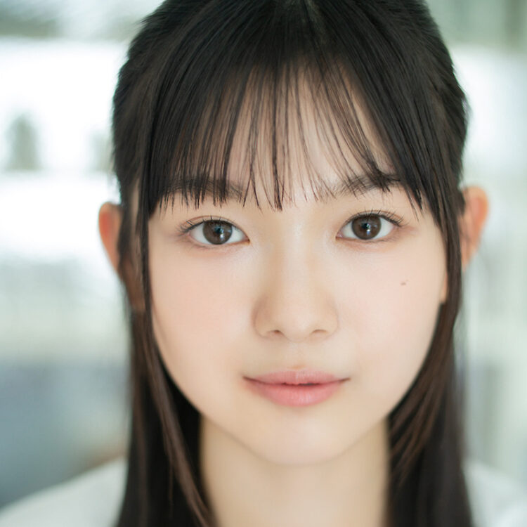 櫻坂46山川宇衣、圧倒的透明感あふれるグラビアでメディアコラボ企画でBOMB初登場！