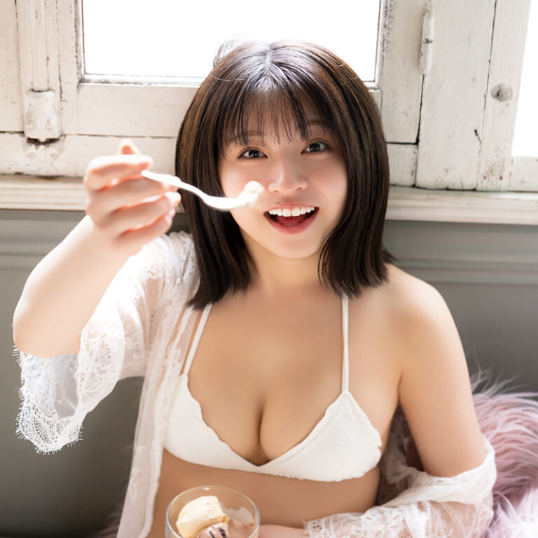 佐々木ほのか、二十歳の大人たわわビキニ姿で魅了する