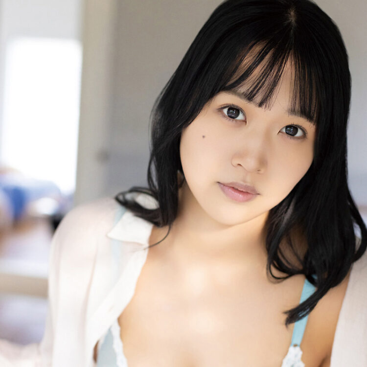 南みゆか、20歳を迎えさらに輝くグラビアで圧巻のスタイル披露