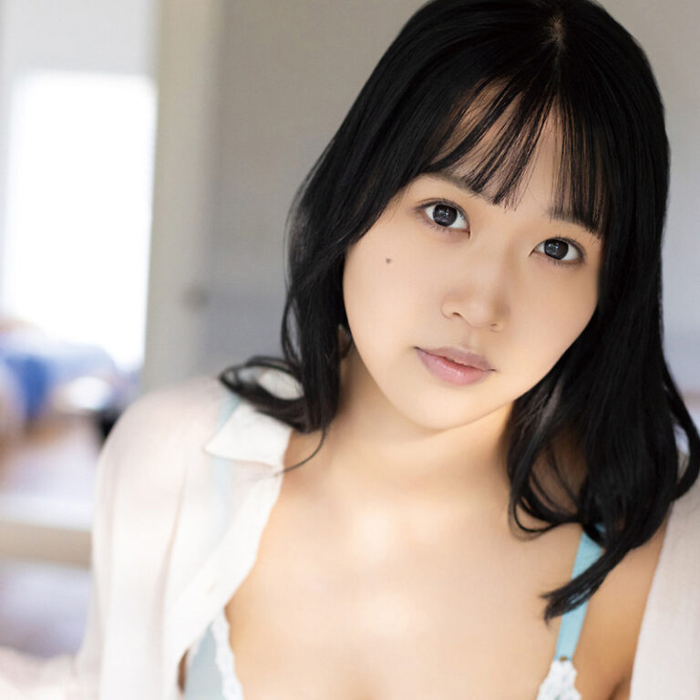 南みゆか、20歳を迎えさらに輝くグラビアで圧巻のスタイル披露