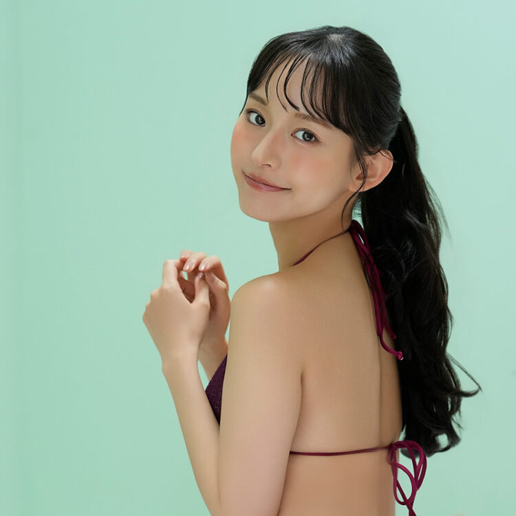 高崎かなみ等身大タペストリーが発売中！A・B・Cの3種類と3枚セットの2タイプ販売で3枚セットにはここだけの特典付きです！
