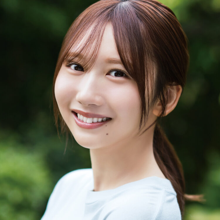 日向坂46巻頭特集26ページ！藤嶌果歩ボム待望の初表紙巻頭グラビア＆石塚瑶季グラビア！BOMB11月号本日発売！