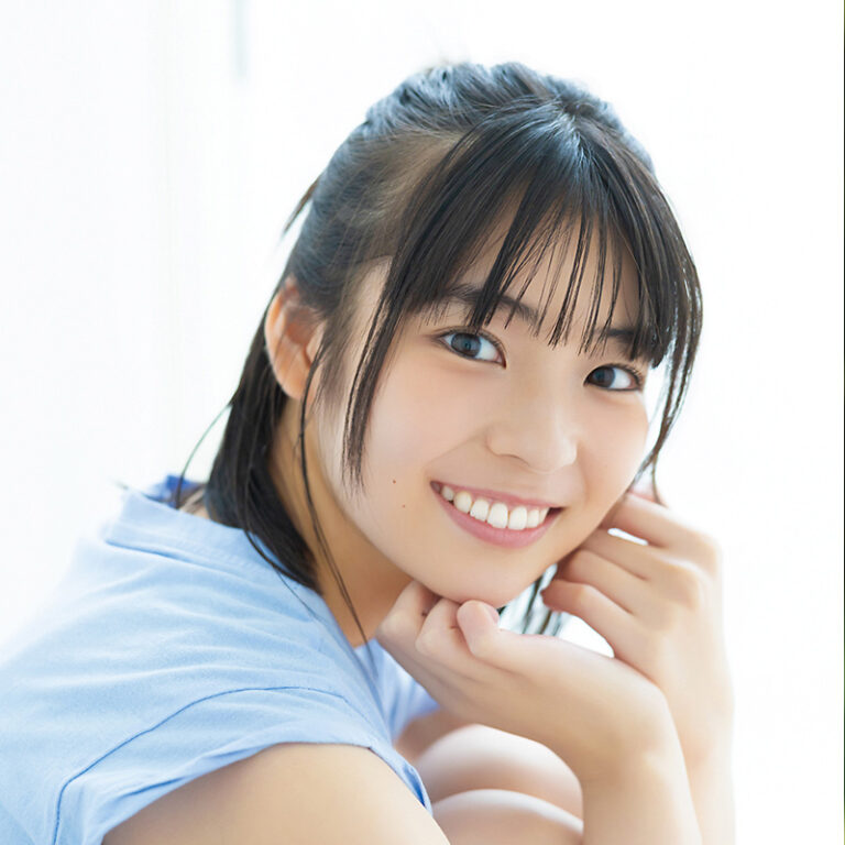 22/7南伊織、BOMB11月号に初登場！ピュアな笑顔と真っ直ぐな眼差しに注目