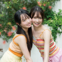 AKB48伊藤百花＆花田藍衣、“花×花コンビ”が笑顔あふれる初ペアグラビアを！