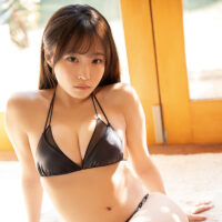 岸みゆ、艶っぽい黒ビキニで大人への決意グラビアで魅了！