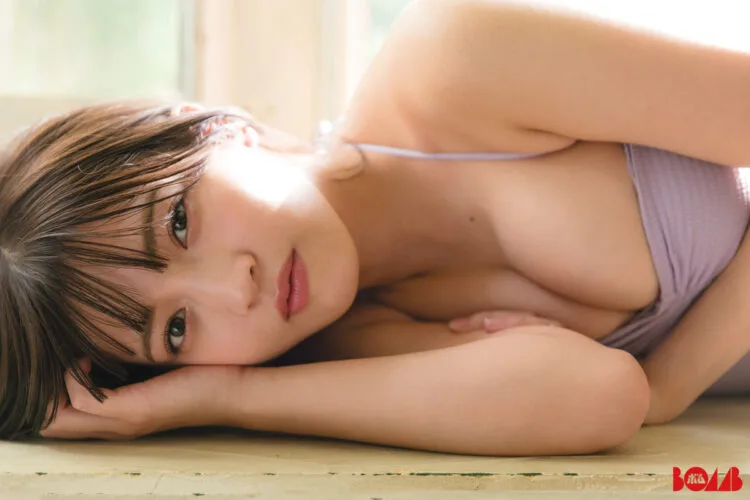 Peel the Apple黒嵜菜々子 ハタチの大人セクシー、ワンピース水着で美ボディあらわに。