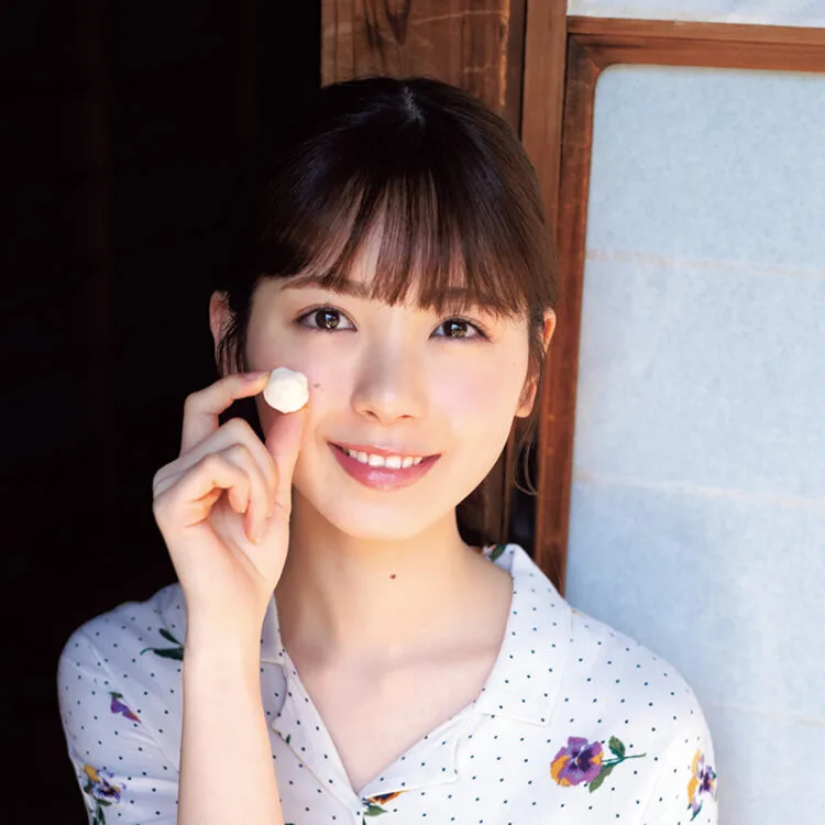 乃木坂46 筒井あやめ、優しい空気感あふれるグラビアを！