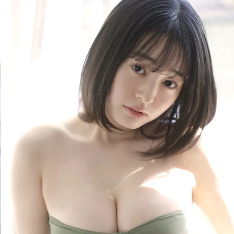 17歳の白肌ピュアビキニ、白濱美兎が健康的グラビアを披露