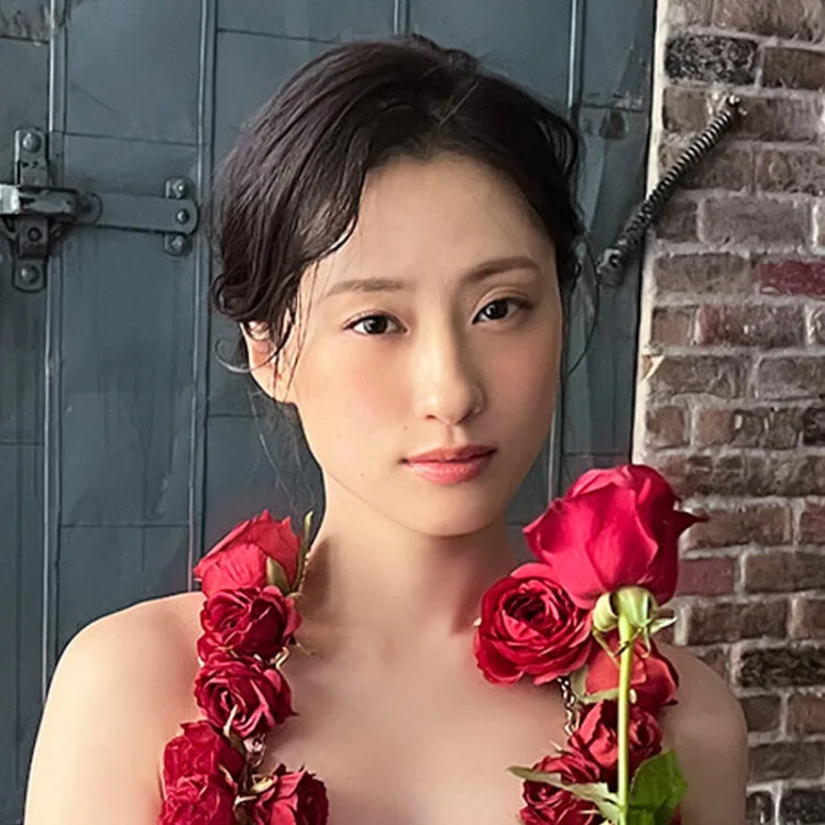 情熱的な薔薇だけ⁉ドレス。刺激的なヌーディ澄田綾乃が見れちゃいます！