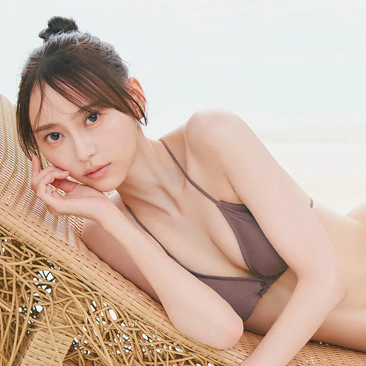 乃木坂46弓木奈於、初公開となる水着姿を披露 1st写真集より最新先行カット解禁!