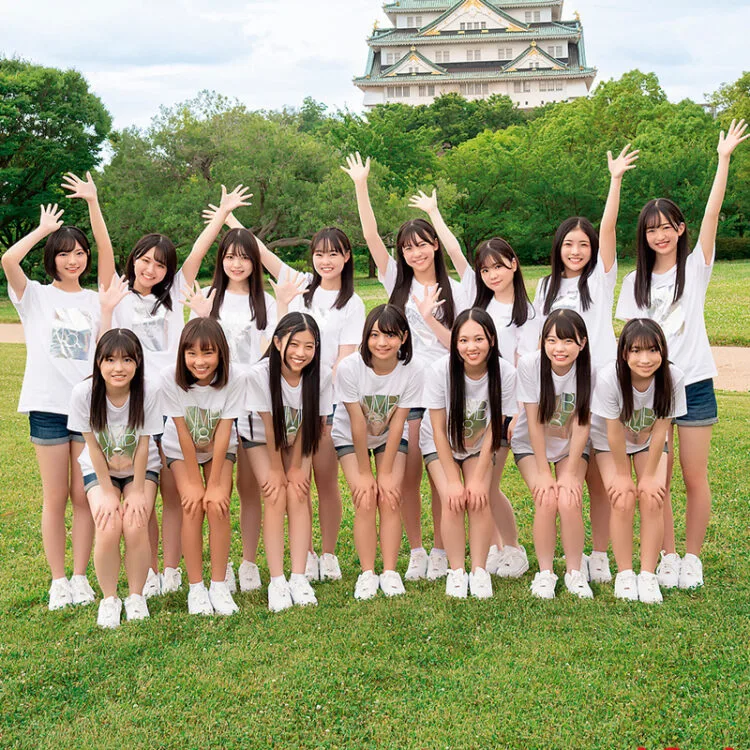 独占雑誌初出しグラビア！NMB48 10期生・大阪城で全員集合!!