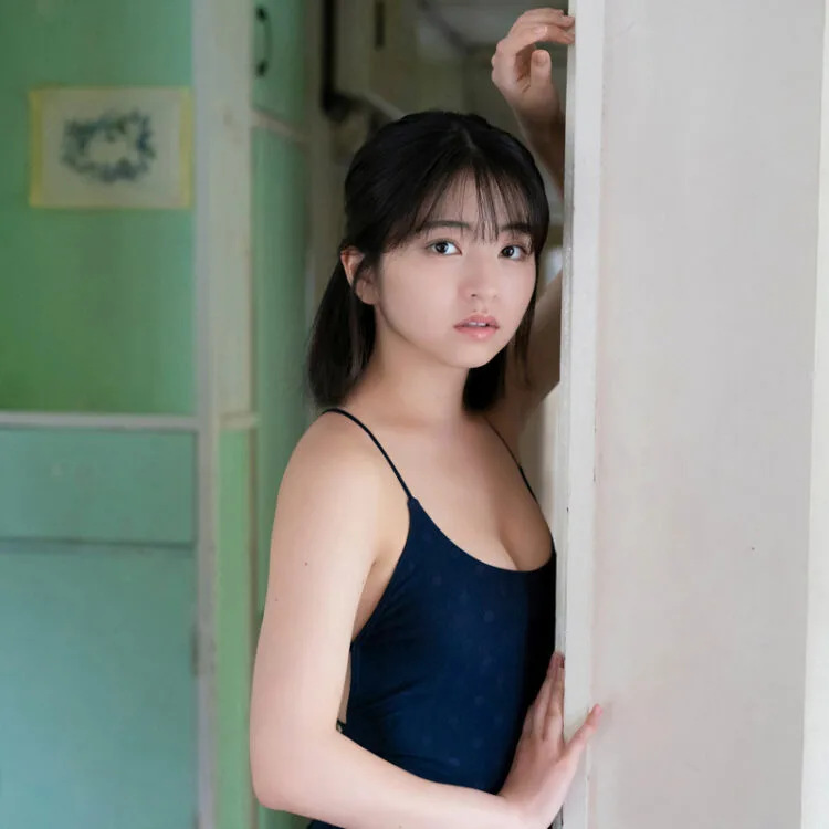 アプガ(２)佐々木ほのか、健康的ボディラインをあらわに紺ワンピ水着で夏の青春グラビア！