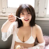 佐々木ほのか、二十歳の大人たわわビキニ姿で魅了する